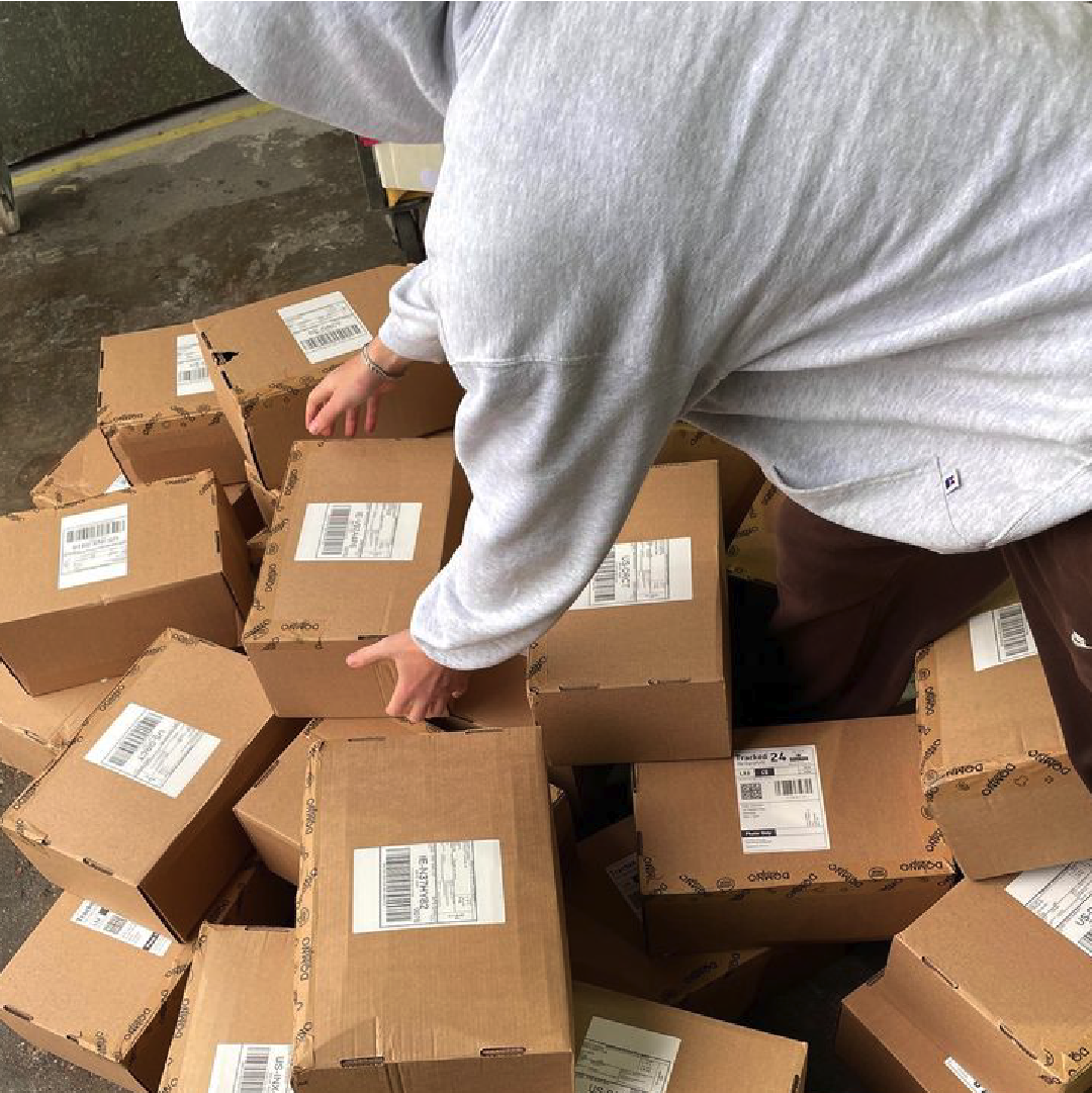 Stacks of ready-to-ship packages with thermal printed shipping labels, printed with the Prafia Flex USB Label Printer. Perfect for e-commerce and logistics.